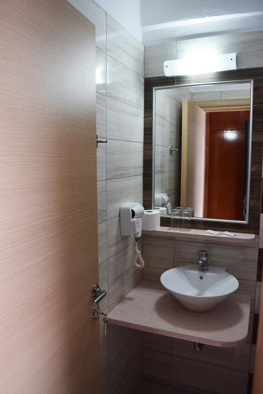 Iro Hotel อาเยียกาลินี ภายนอก รูปภาพ